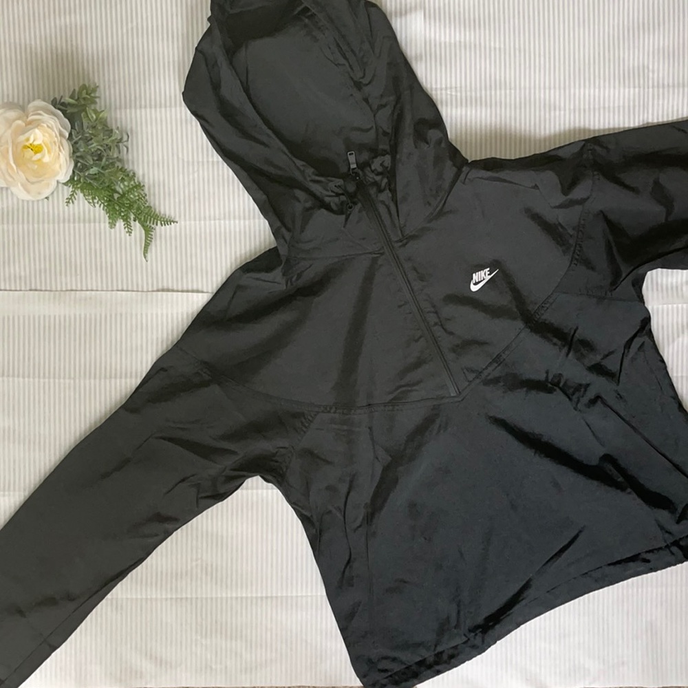 Women’s Nike Quarter-Zip Hooded Windbreaker Jacket
